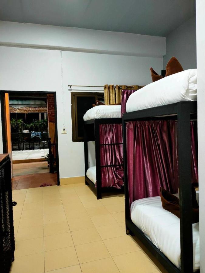 Save Hostel Ko Tao Bilik gambar